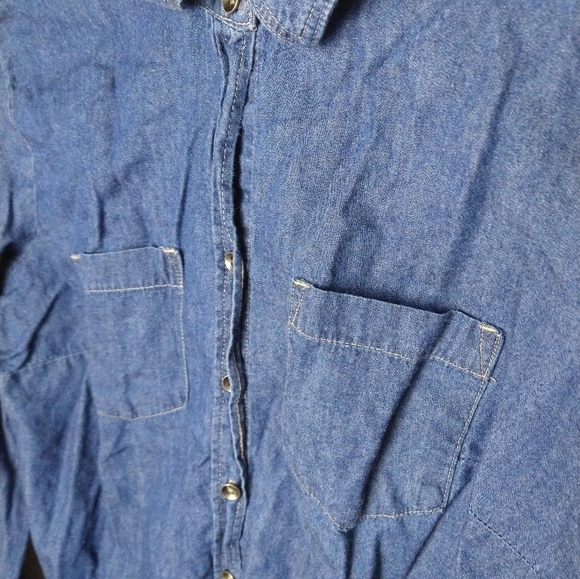 Croft and Barrow collared denim look button front pocket long sleeve. Size XS - Picture 3 of 9